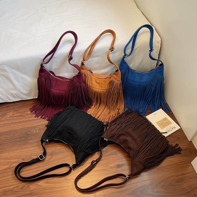 Borsa a Spalla Grande con Frange in Ecopelle per Donna Stile Streetwear Moda
