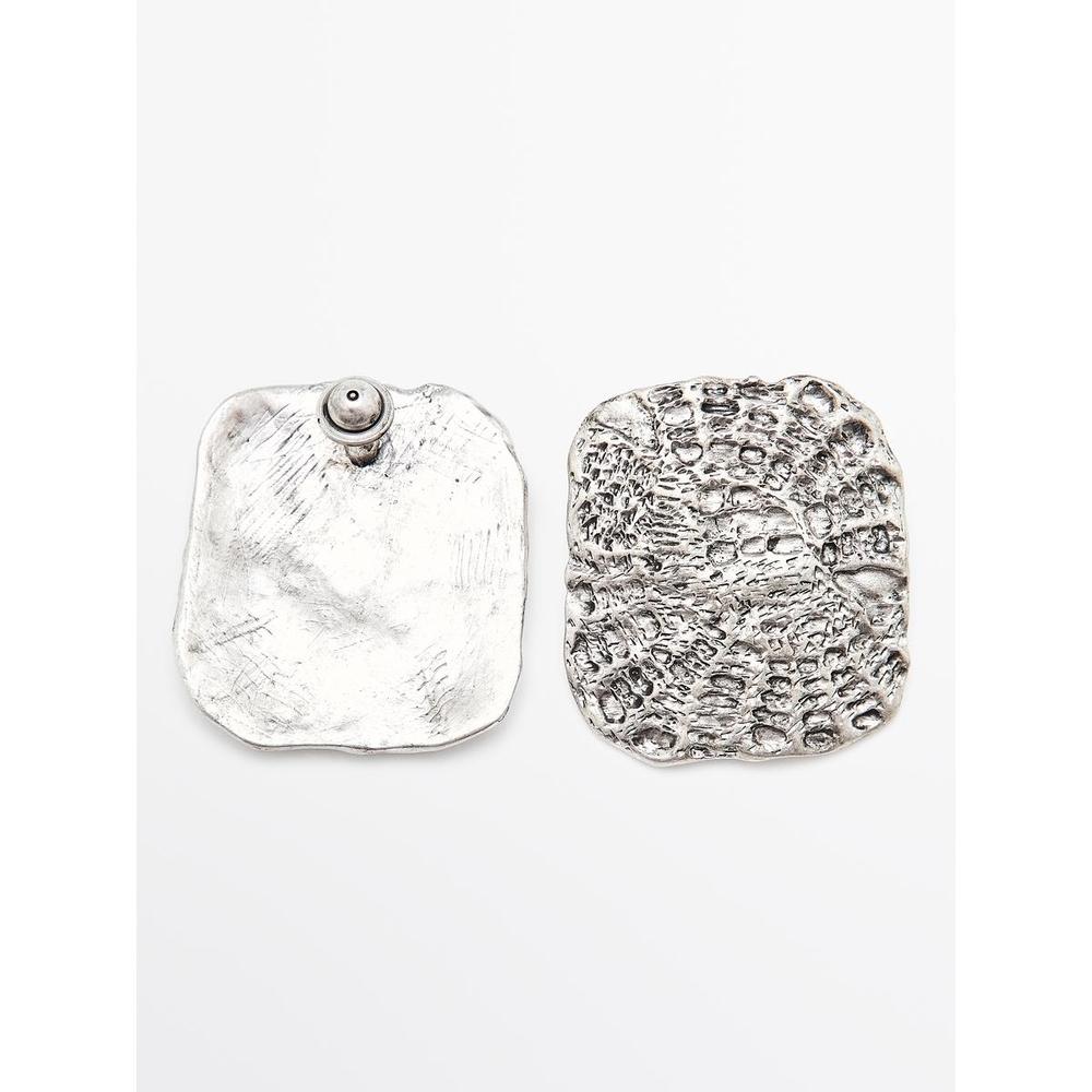 Textured Medallion Earrings 04605606808