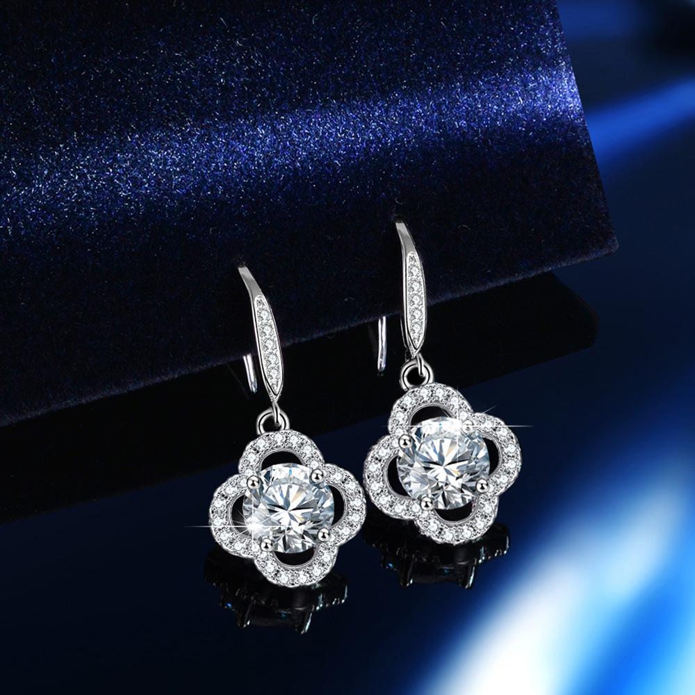 S925 Sterling Silver Moissanite Four-Leaf Clover Jewelry Set: Necklace, Ring, and Earrings