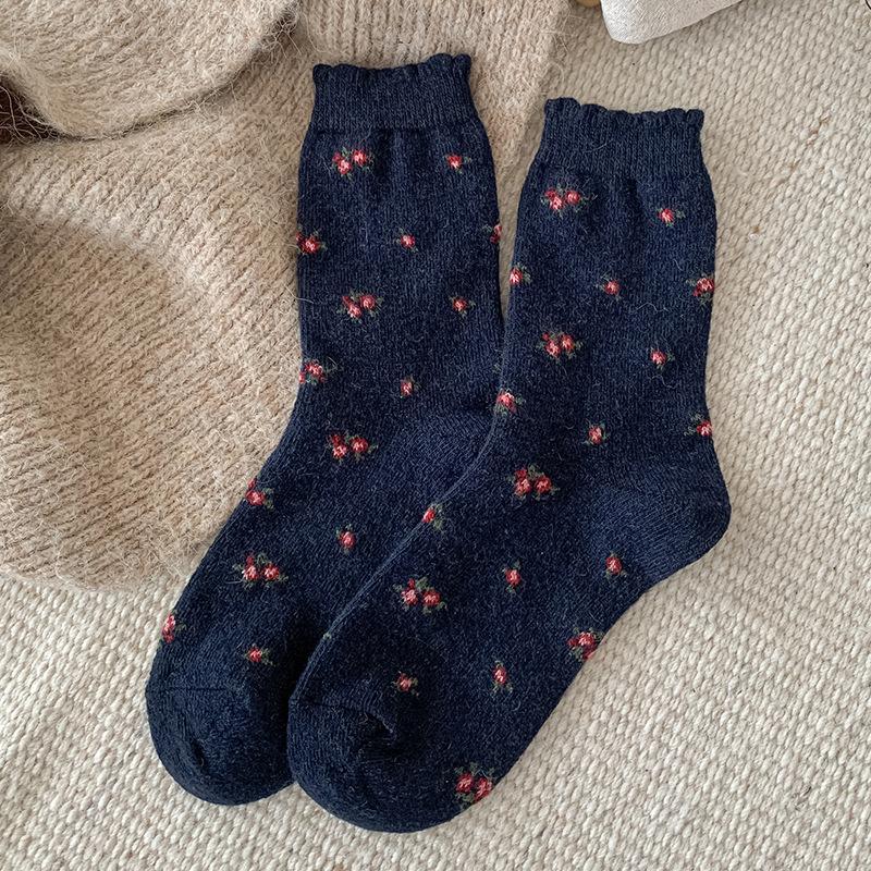 Women's Socks Winter Thicken New Retro Fashion Korean Style Warm Socks Casual Novelties Sweet Long Ladies Flower Socks Comfort