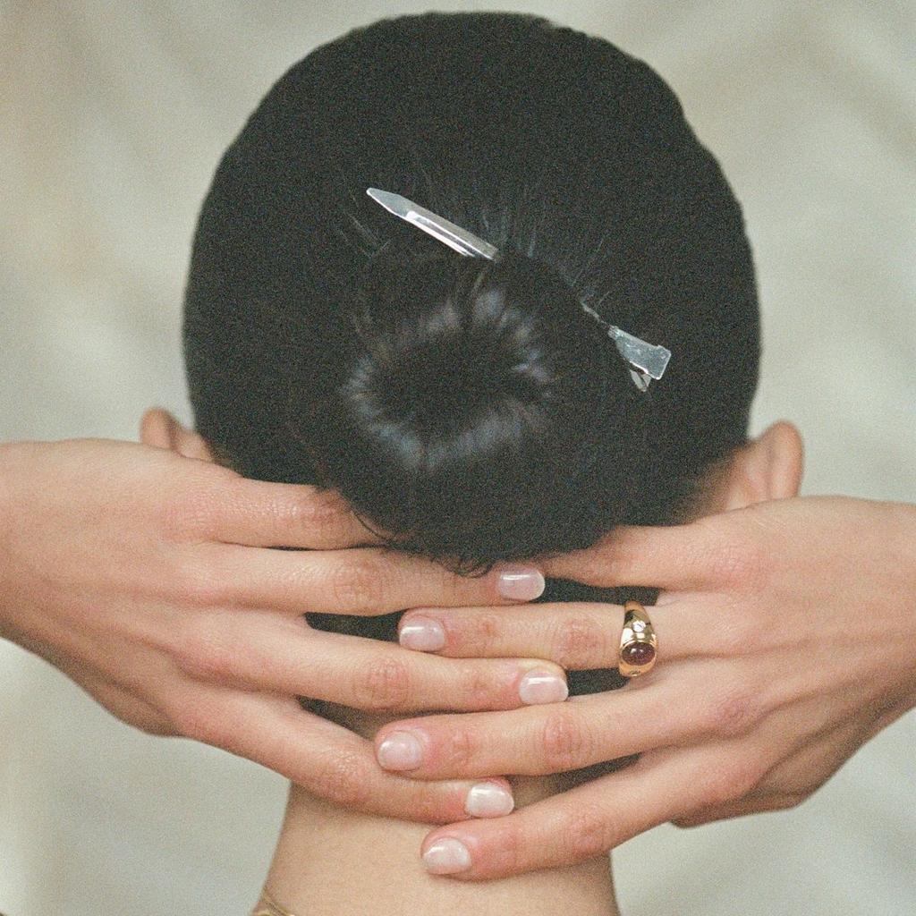 Niche French Retro Burgundy Gemstone Design High Sense Light Luxury Fashion Ring Ring Female Explosion