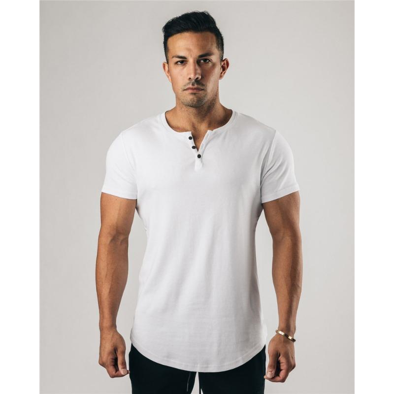 

Мужская черная футболка-henley, облегающего кроя, с коротким рукавом и планкой на пуговицах. XL белый