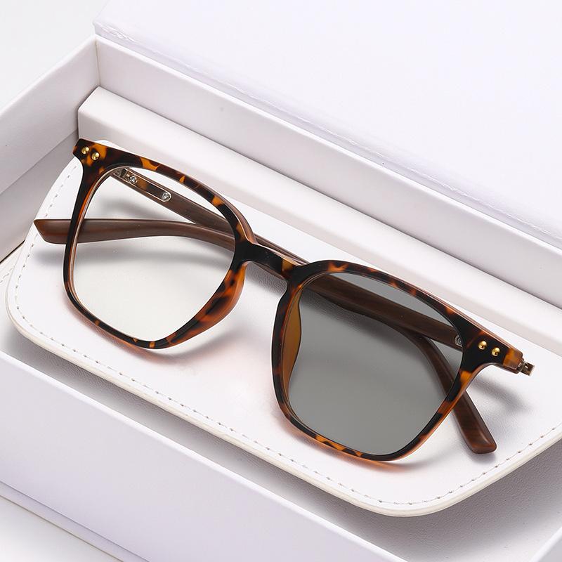 Women Oversizes Frame Photochromic Myopia Glasses New Fashion Ladies Near Sight Eyeglasses Finished Sunglasses Diopter 0 To -4.0
