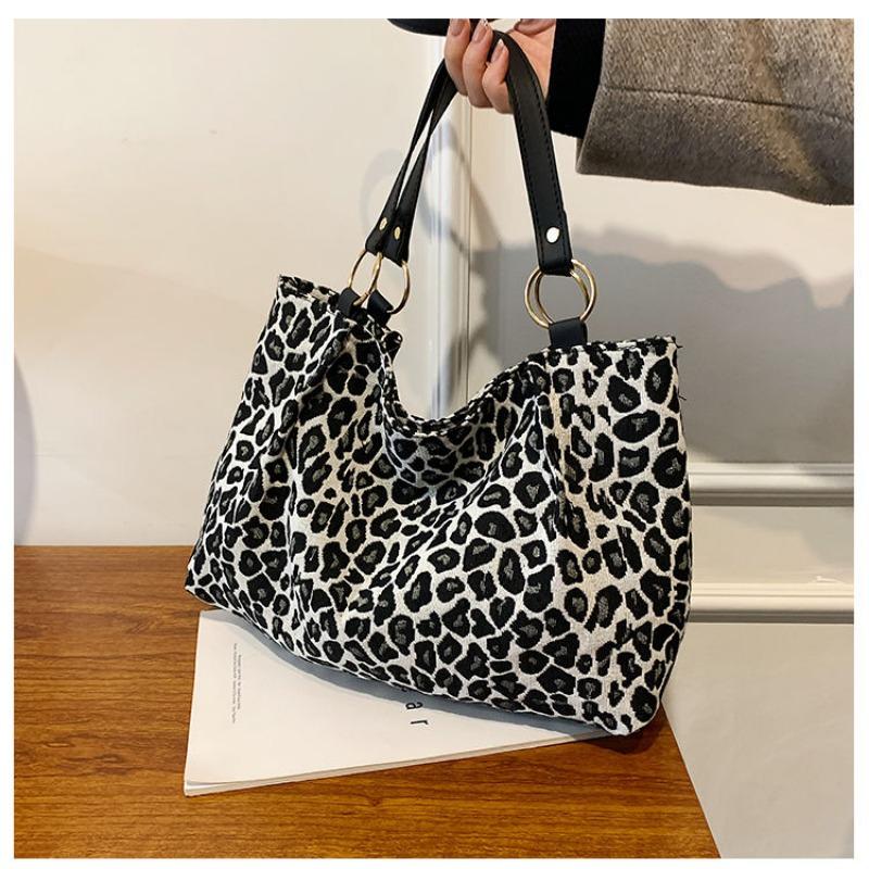 New Single-shoulder Canvas Bag, Fashionable Tote Bag for Leisure and Commuting with Large Capacity and Leopard Print, Versatile Women's Bag