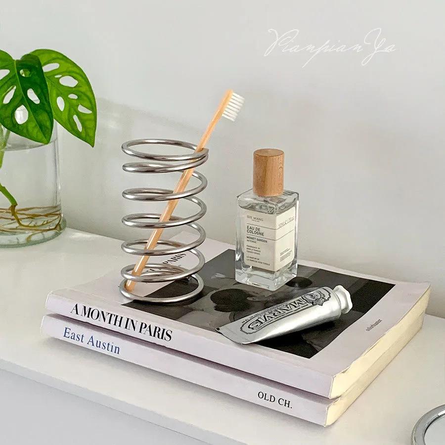 Držák na zubní kartáček z nerezové oceli, kovové koupelnové doplňky, nástroj pro zubní pastu, štětce na make-up, úložný stojan na domácí dekorace