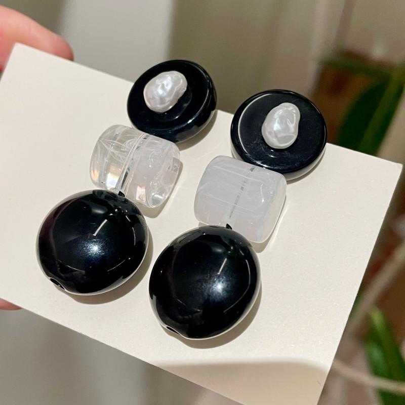 Серьги-пусеты с жемчугом барокко: Уникальные черные диско-серьги для осени/зимы