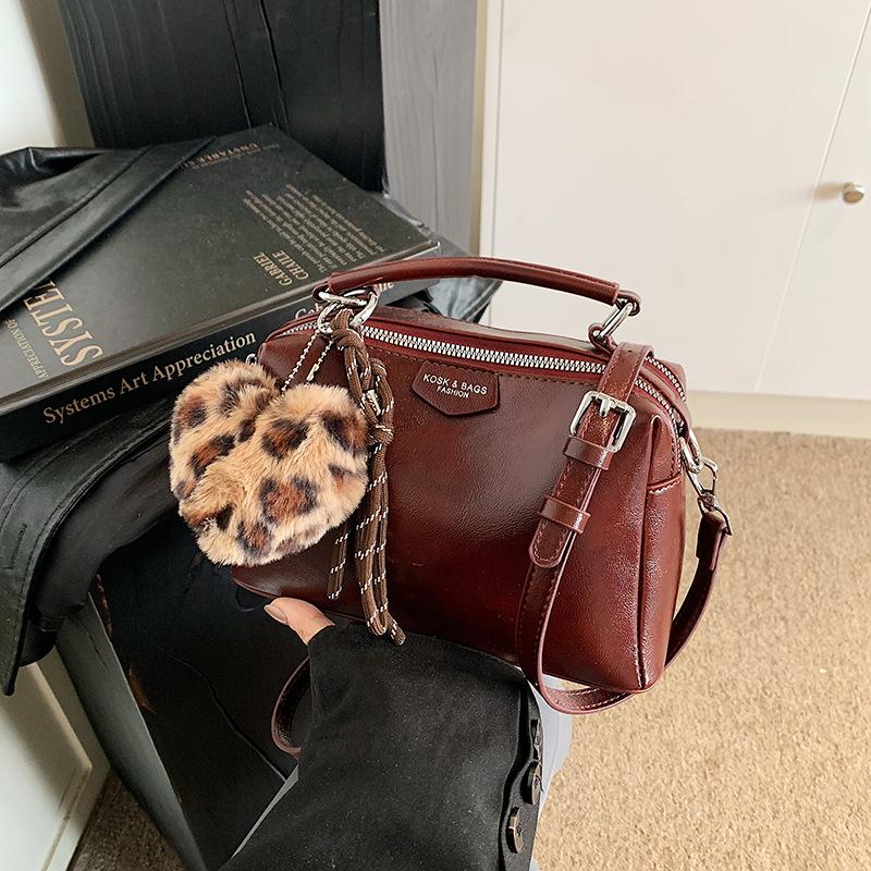 Retro Fashion Women's Bags, New Autumn and Winter Handbags, High-end Textured Commuter Messenger Bags