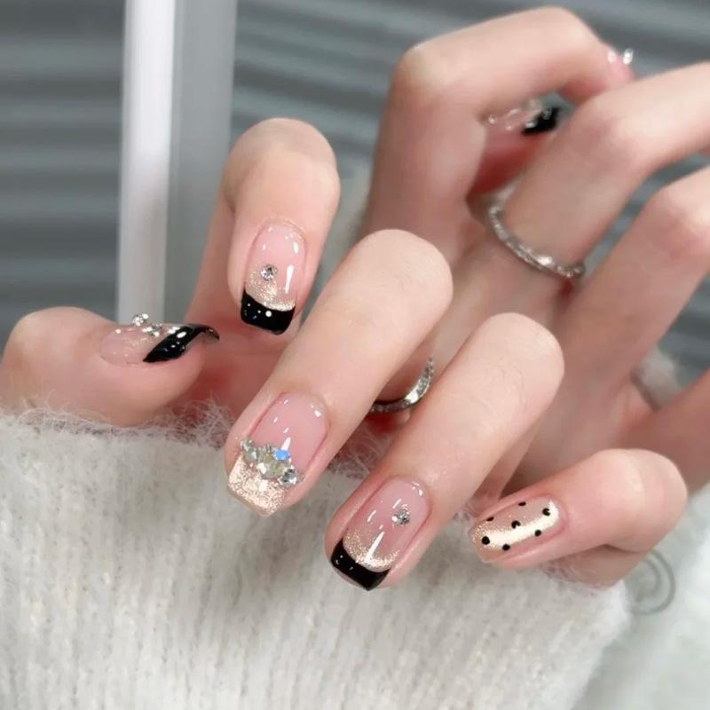 30 pieces of domestic best-selling nail art wear nail classic black French cat eye flash diamond polka dot short wear nail