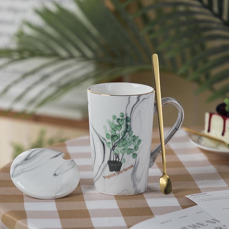 Elegant Marble Pattern Mug with Gold Trim, Spoon Lid, and Custom Logo - Ideal for Coffee or as a Souvenir Gift.