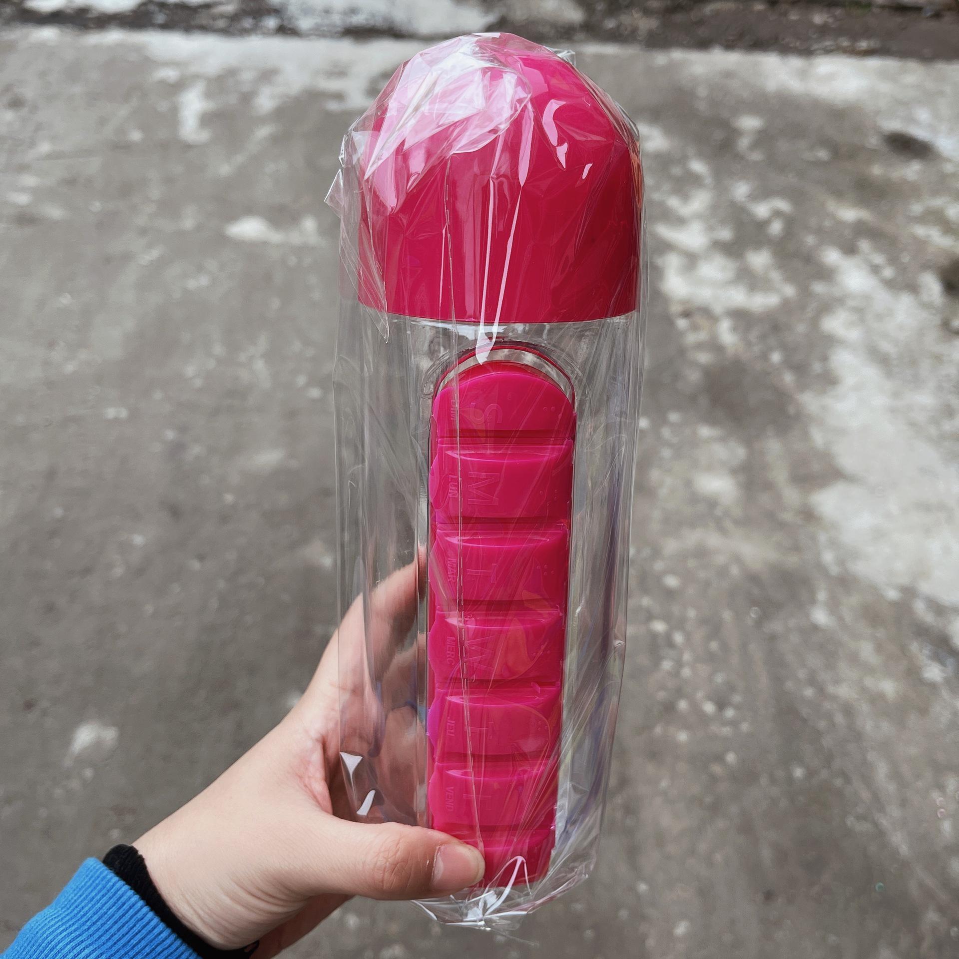

Multifunctional Water Bottle with 7-Day Pill Organizer - Portable and Convenient for Outdoors 501-600ml