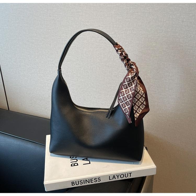 

Simple and high-end Korean popular women 2025 spring new fashion versatile college student commuting shoulder bag