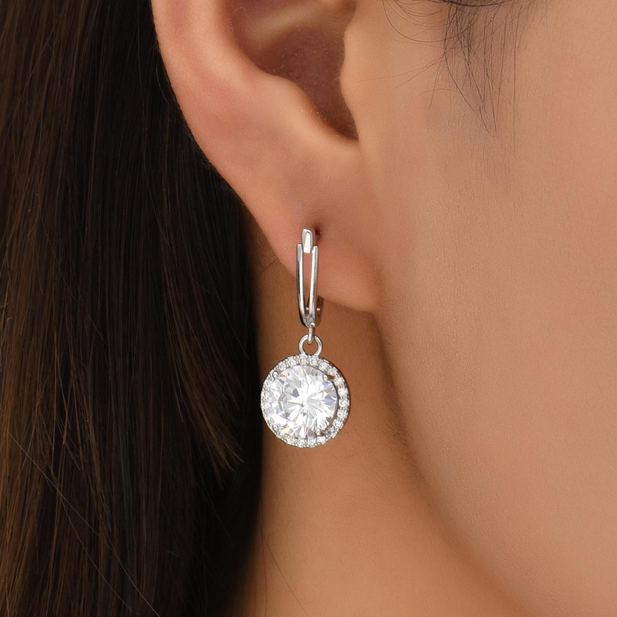 

Micro Inlaid, Compact, Simple, Versatile Ear Buckle with A High-end Feel, Ear Loops, and Fashionable Earrings срібний