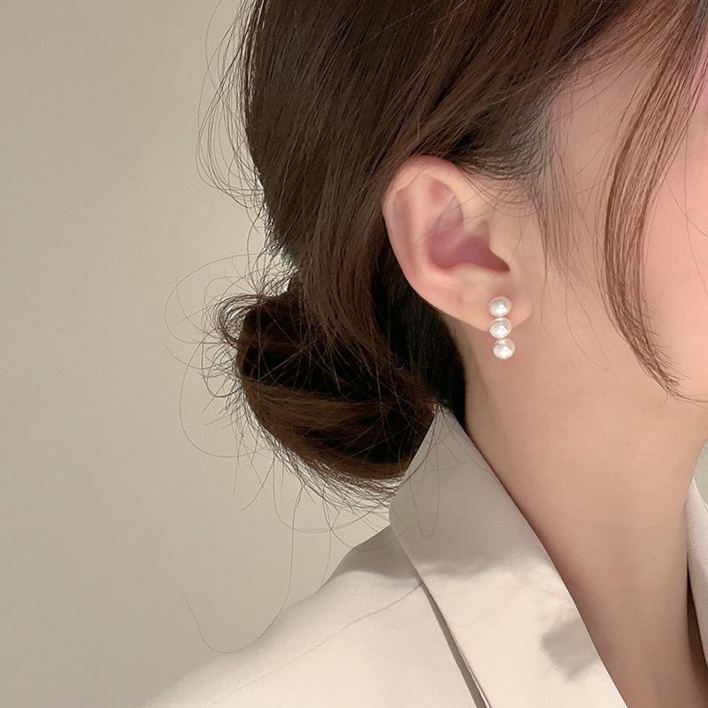 Elegantní perlové náušnice pro ženy: Jednoduchý, trendy a luxusní design na klip