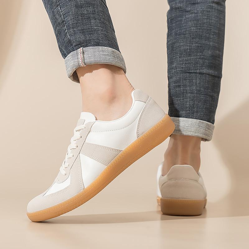 Men's New Comfortable Soft-soled Casual Sports Shoes Breathable Four Seasons Running Shoes Soft-soled Non-slip Student Sneakers