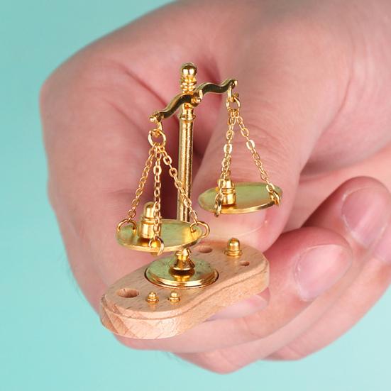 Mini Balance Scale 1:12 Scale Retro Miniature Justice Scale Model Collectible Realistic Vintage Balance Scales for Micro Scenes Cake Decor