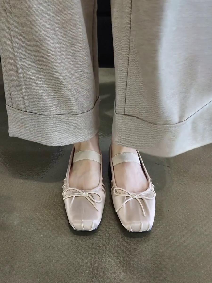 

Sheepskin version~ French gentle wind pleated bow flat ballet shoes shallow mouth word with square head single shoes women 40