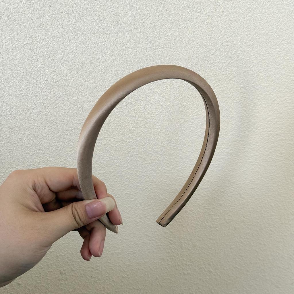Versatile Satin Thin-Edged Anti-Slip Headband for Women - High-End, Everyday Wear, Face Washing Hair Clip.