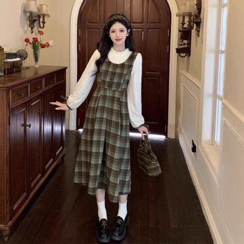 2025 Autumn/Winter Petite Green Plaid College-Style Two-Piece Dress for Women