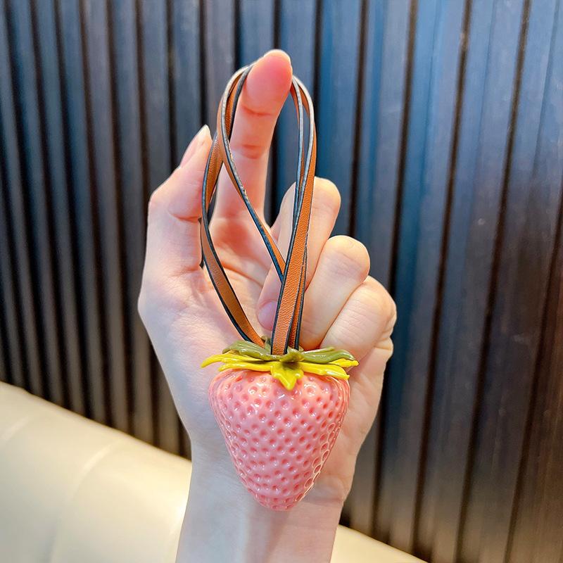 

Simulation Resin Strawberry Bag Pendant Fashionable Fruit Pendant Couple Bag Hanging Bag Parts Accessories Gift A4