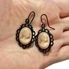 Boucles d'Oreilles Estampées Rétro Dame Victorienne - Bijoux Charme Glamour
