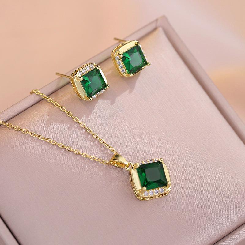 Women's European & American Luxury Jewelry Set: Necklace & Stud Earrings