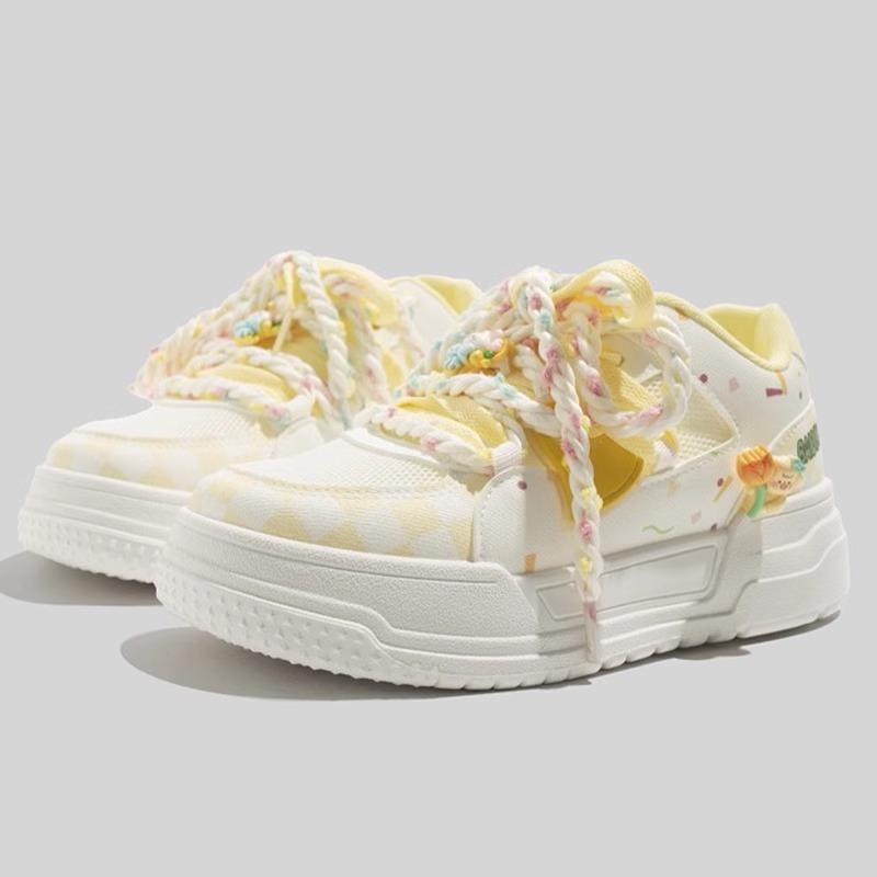 Buty dla dziewczynek 2025 nowe letnie dziecięce siateczkowe trampki dla dzieci w średnim i dużym rozmiarze dziewczęce miękkie podeszwy oddychające małe białe siateczkowe buty