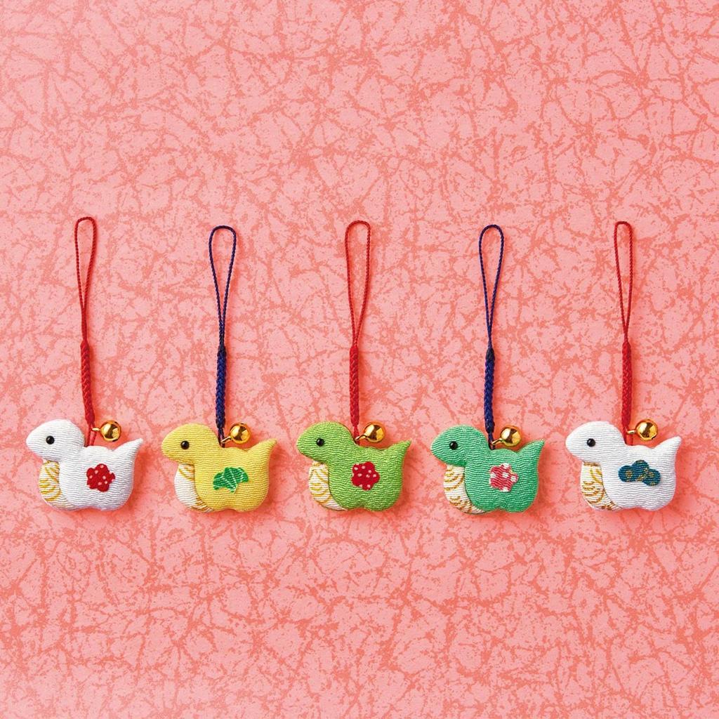 Sakura Horikiri Chirimen Netsuke Five Lucky Snakes 4706404