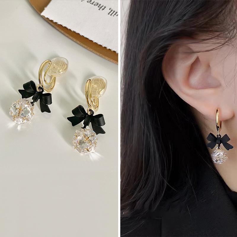 French Retro Pearl Clip-On Earrings: Mosquito Coil Design, Hong Kong Niche Style, No Piercing Needed, Women's High-End Fashion Accessories.