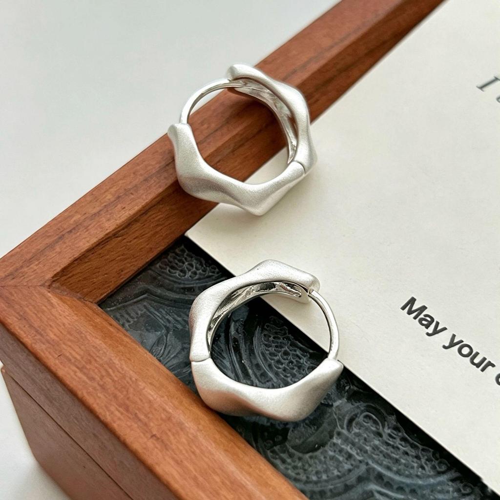 Chic Irregular Metal Hoop Earrings: Stylish, Versatile, and Cool Ear Accessories