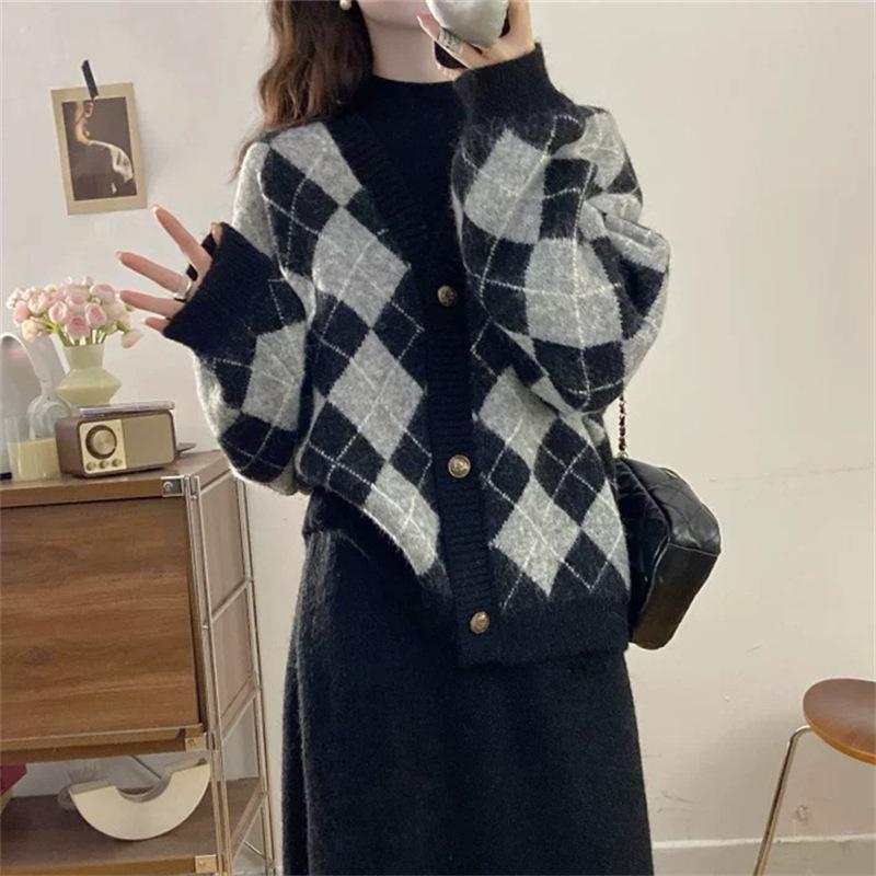 Autumn women's V-neck sweater knitted cardigan jacket women's 1011 new lazy style lazy style autumn and winter wear