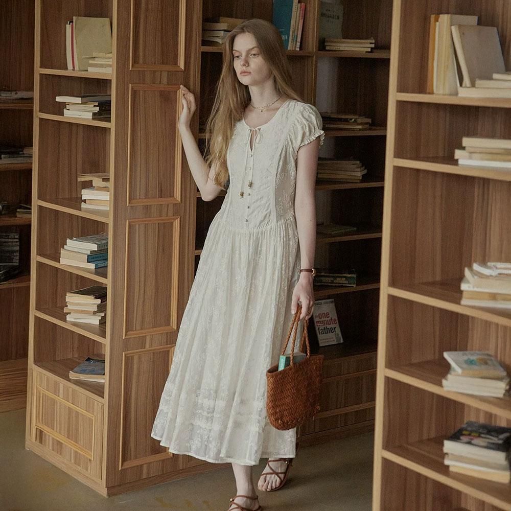 Peulaudeumali Pm_Feminine Embroidered Flare Dress