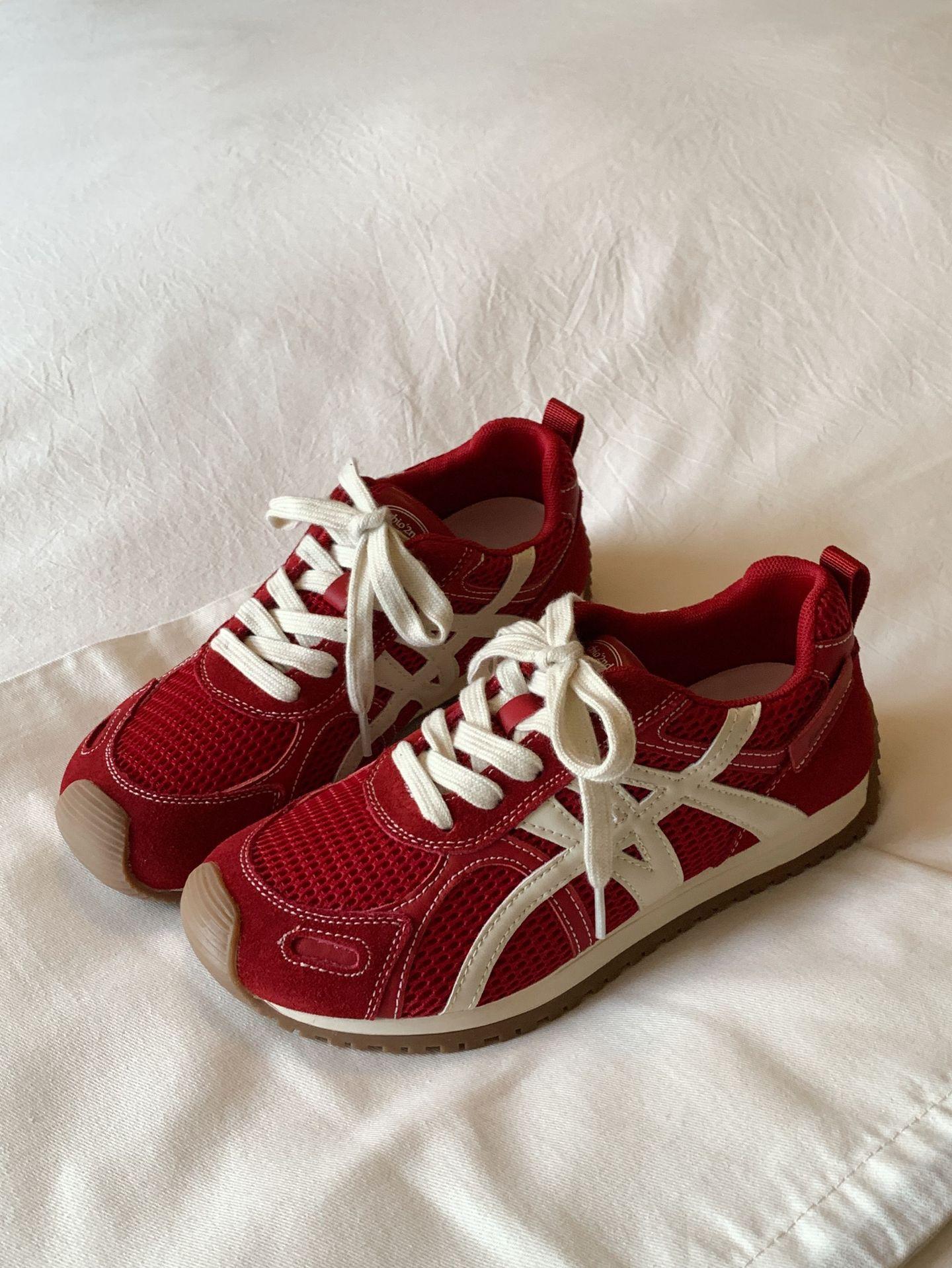 

Red retro color matching German training shoes women s 2025 new mesh breathable comfortable lightweight casual sports Forrest Gump shoes 35 красный