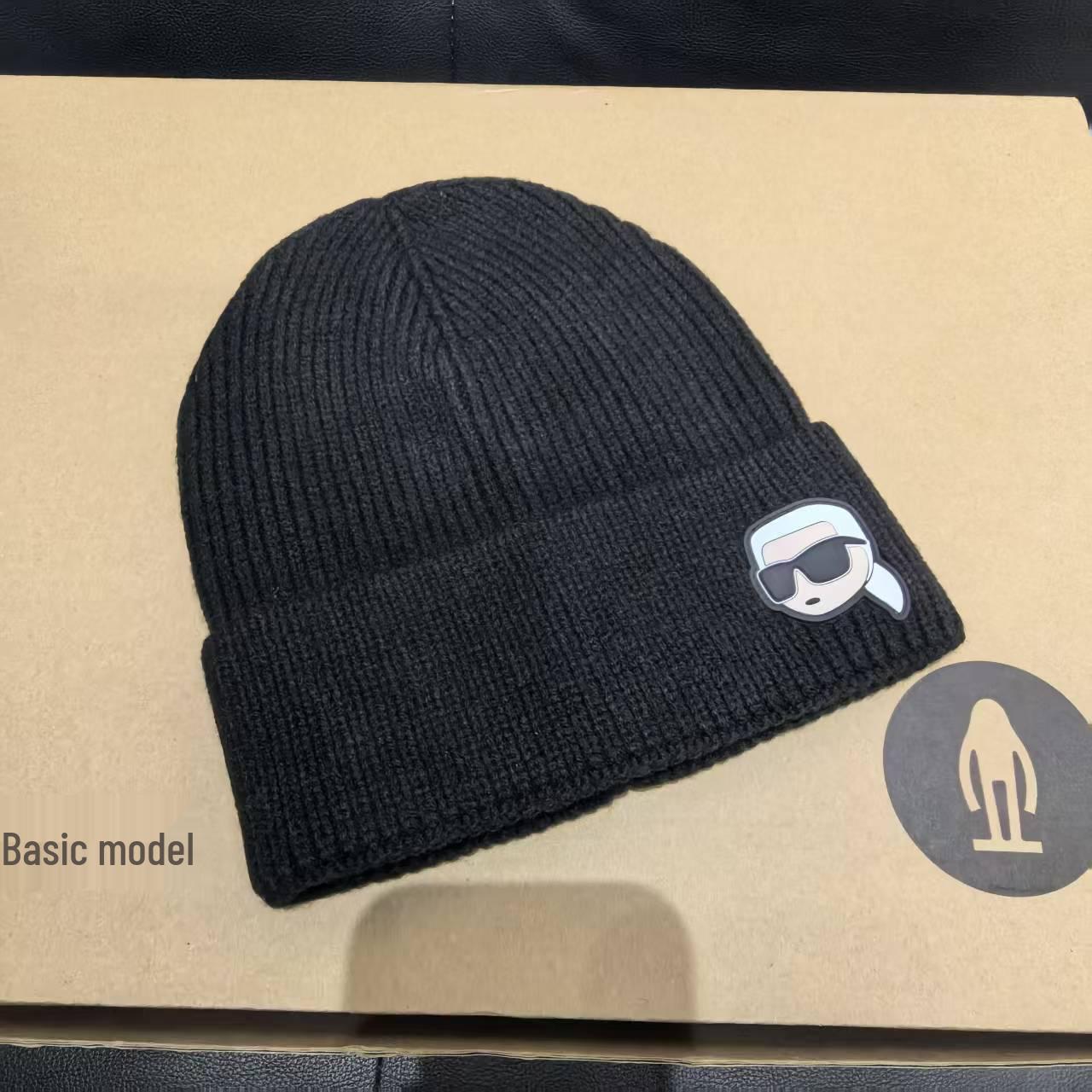 

Вязаная шапка-бини со стразами 2025 чёрный