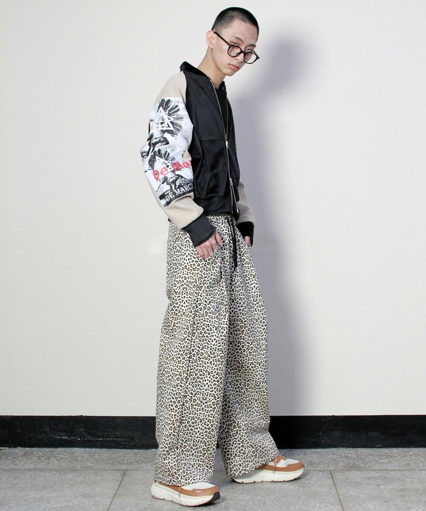 Deumakeu Leopard Print Wide One-Pleat Pants Beige