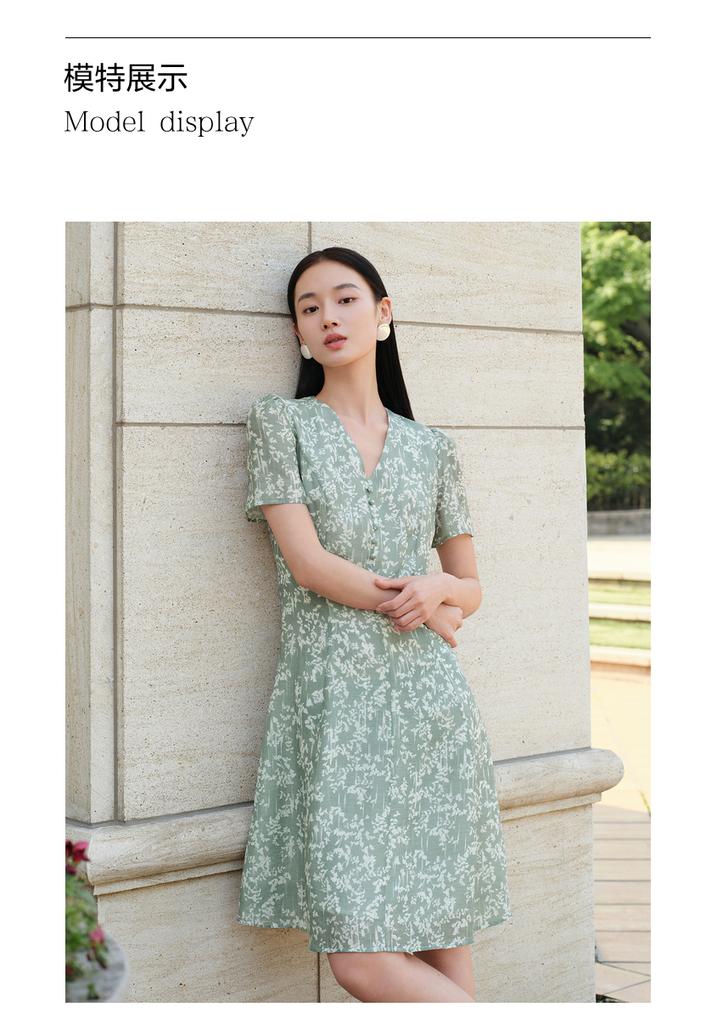 Jiuzi Anna Kou Romantic and Elegant Floral Micro Wrinkle Texture V-neck Waist Dress for Women 2024 Summer New Style