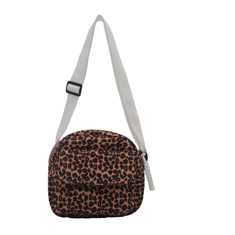 Korean version of fashion niche design soft-sided casual leopard print shoulder messenger bag 2025 autumn new shopping commuter bag