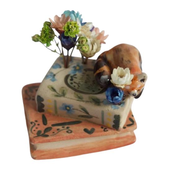 

Yousheng Book Sculpture Animal Mini Vase Mini Book Лиса Красная Панда Енот Смола Фигурка Украшение Маленький Цветок Подставка Украшения Подарок Любителям Книг A