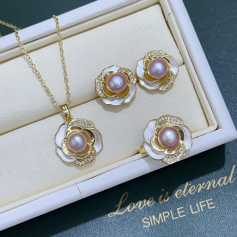 Copper-Plated Gold Camellia Necklace with Micro-Set Pearl – Elegant, Non-Fading, High-End Accessory 2025 Summer белый