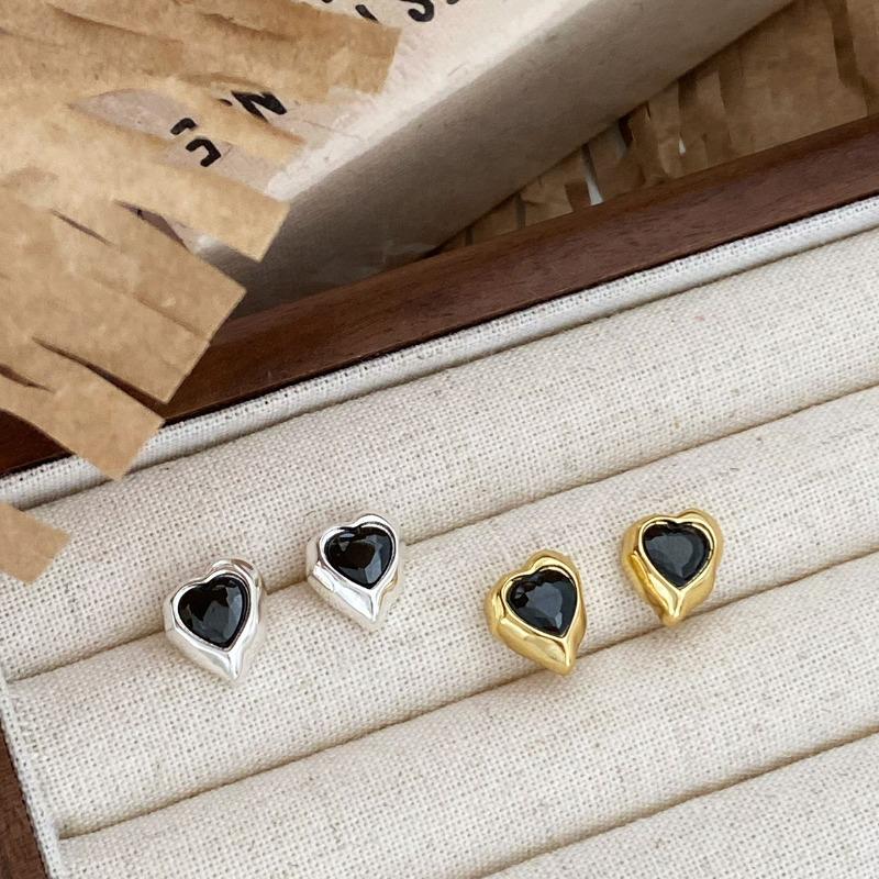 Simple and Niche Black Zircon Love Earrings for Women Retro Style