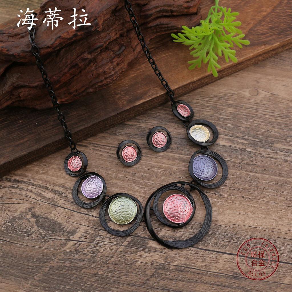 Neues Emaille-Farbe hohles rundes Stecker-Ohrring-Halsketten-Set, Damen übertriebene gun black Farbe Ring-Halskette.
