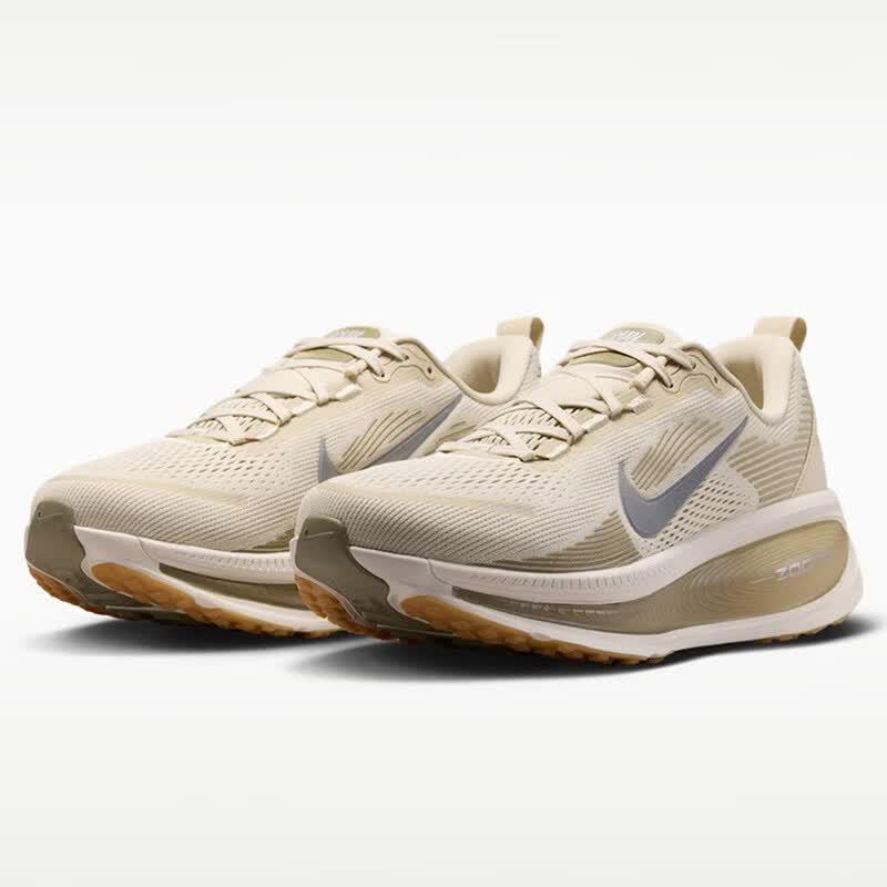 Nike Men's Vomero 18 ESS Running Shoes