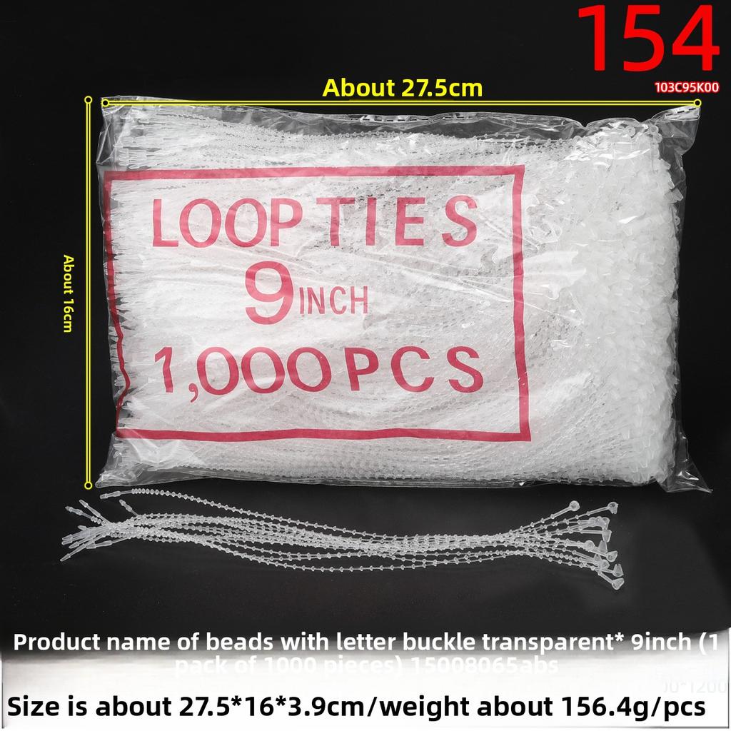 Schwarzes handgenähtes Fadenetikett mit einem Perlengarn, einer Gumminadel und Fadenetikett