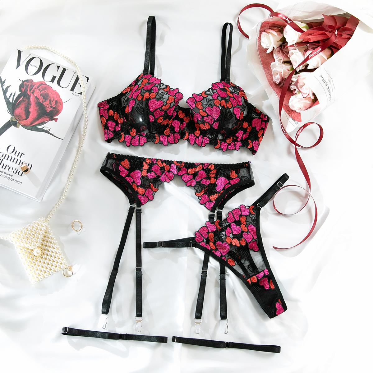 

Комплект кружевного вышитого нижнего белья: Прозрачный комплект из 4 предметов: бюстгальтер и трусики L чёрный