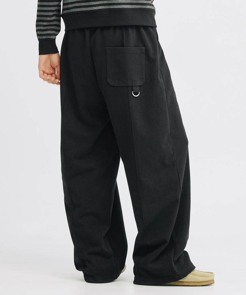 TAKEASY Pintuck D-Ring Sweatpants (Black)