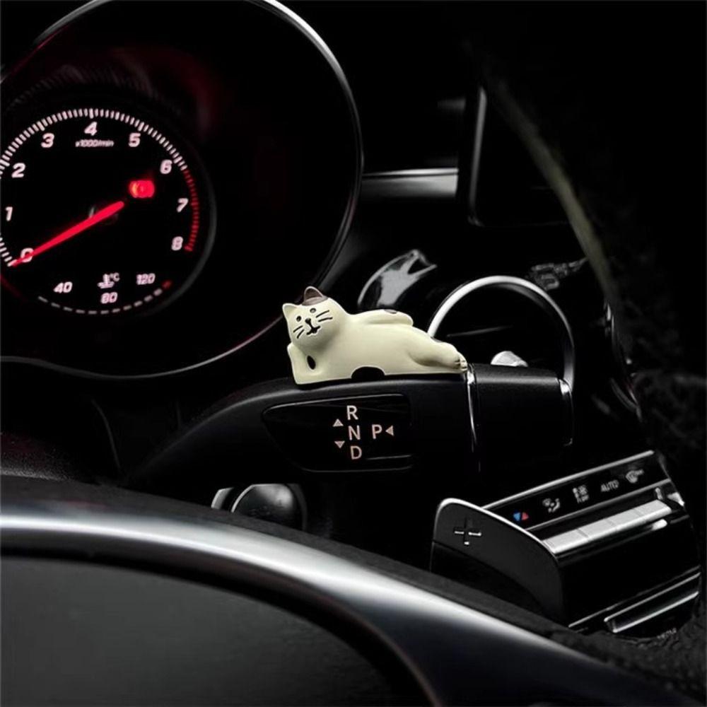 Cute Kitten Car Interior Decoration Resin Cat Animal Car Ornaments  Auto Dashboard