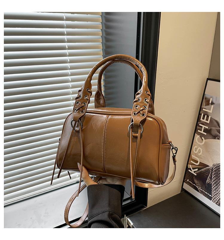 

Fashion Boston handbag women s 2025 new retro shoulder bag versatile messenger bag small square bag коричневый