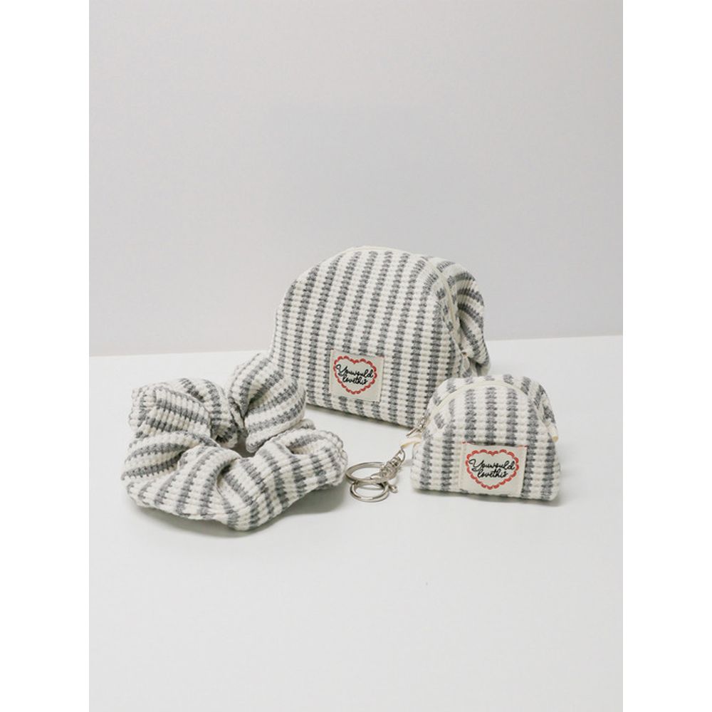 

YouWouldLoveThisRecipe Knit Pouch Keyring Scrunchie (Gray) Knit scrunchie