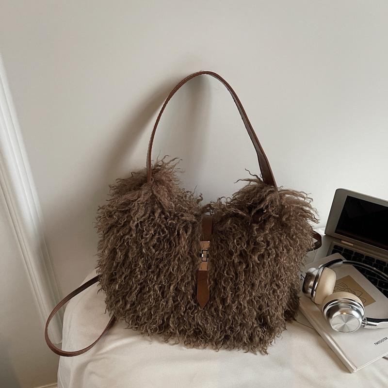 Casual Foreign Plush Portable Bucket Bag Women's 2025 Autumn and Winter New High-value Light Luxury Niche Shoulder Messenger Bag