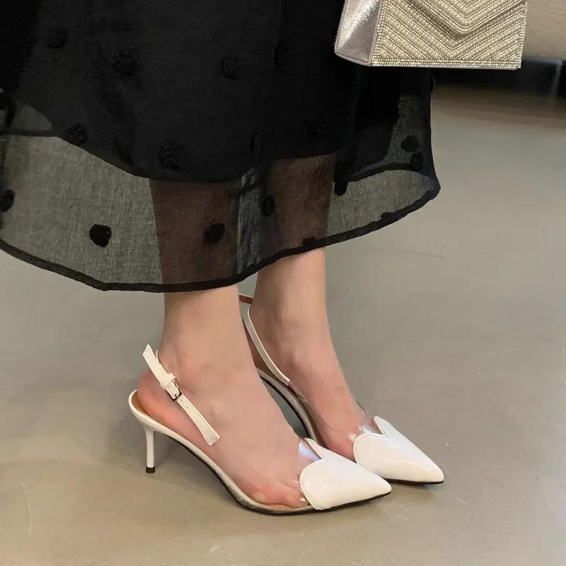 Sapatos de Salto Alto Pontiagudos com Plataforma Transparente e Aplicações em Forma de Coração para Noite