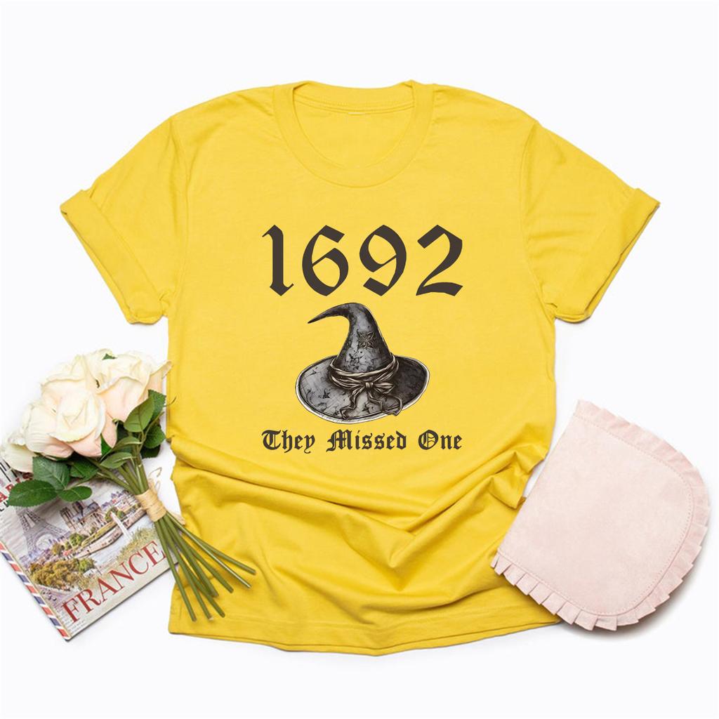 1692 They Missed One T-shirt Salem Witch Shirt Spooky Season T Shirts Halloween Women Tshirts Witchy Tee Halloween Gift